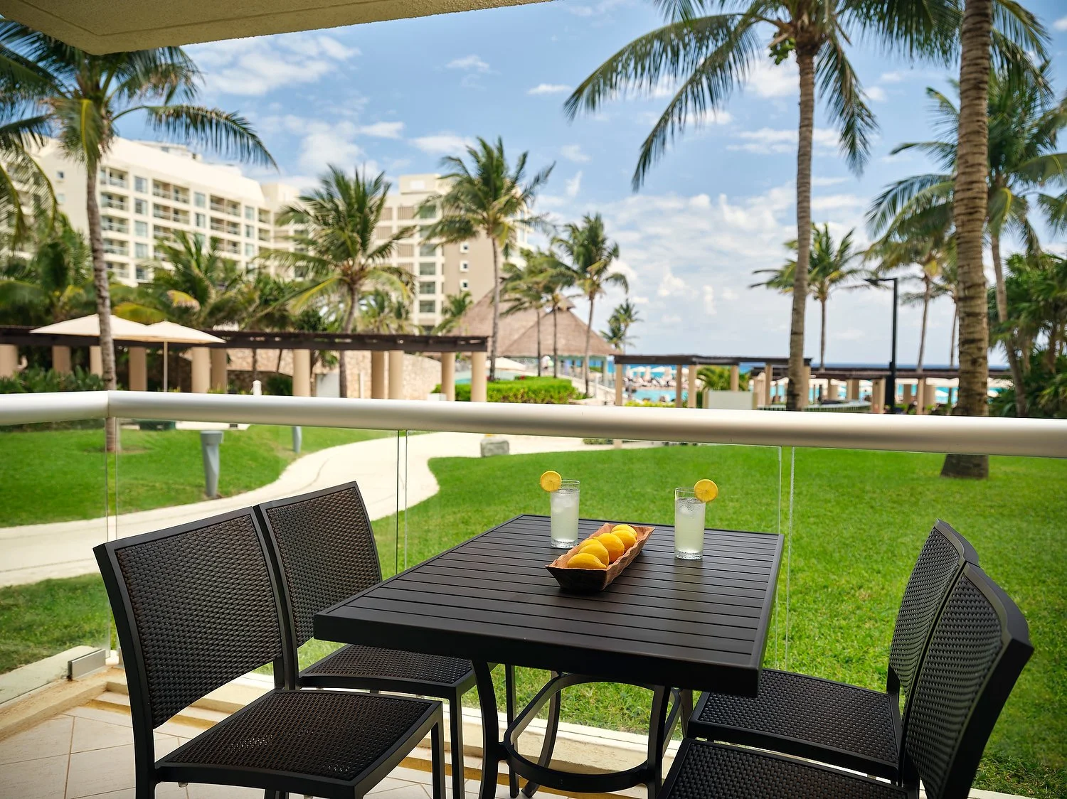 Cancun Lagunamar OBVI 811 1 bedroom patio.JPEG