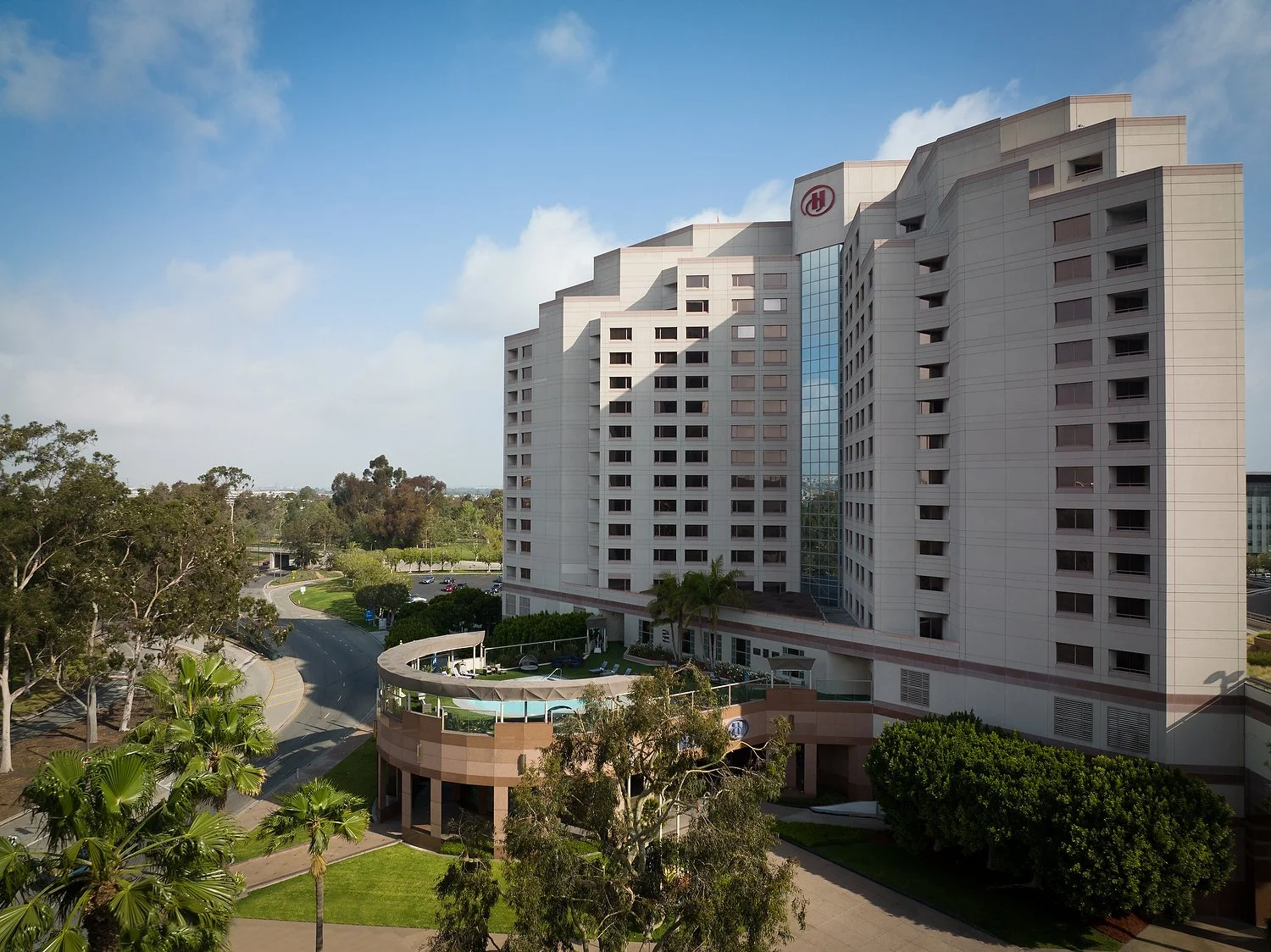 Long Beach Hilton exterior daytime3.JPG