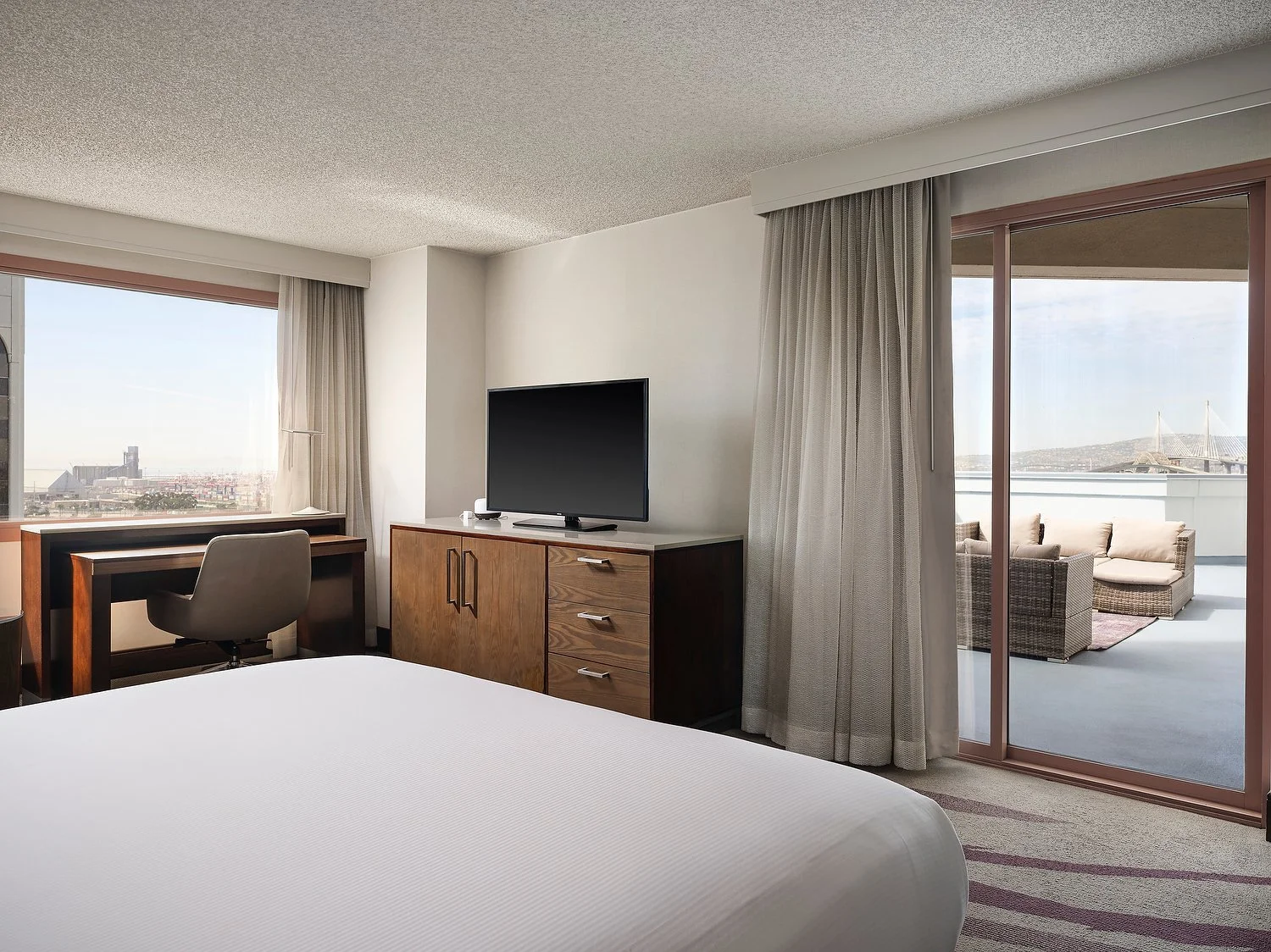 Hilton Long Beach 1434 king with balcony.JPEG