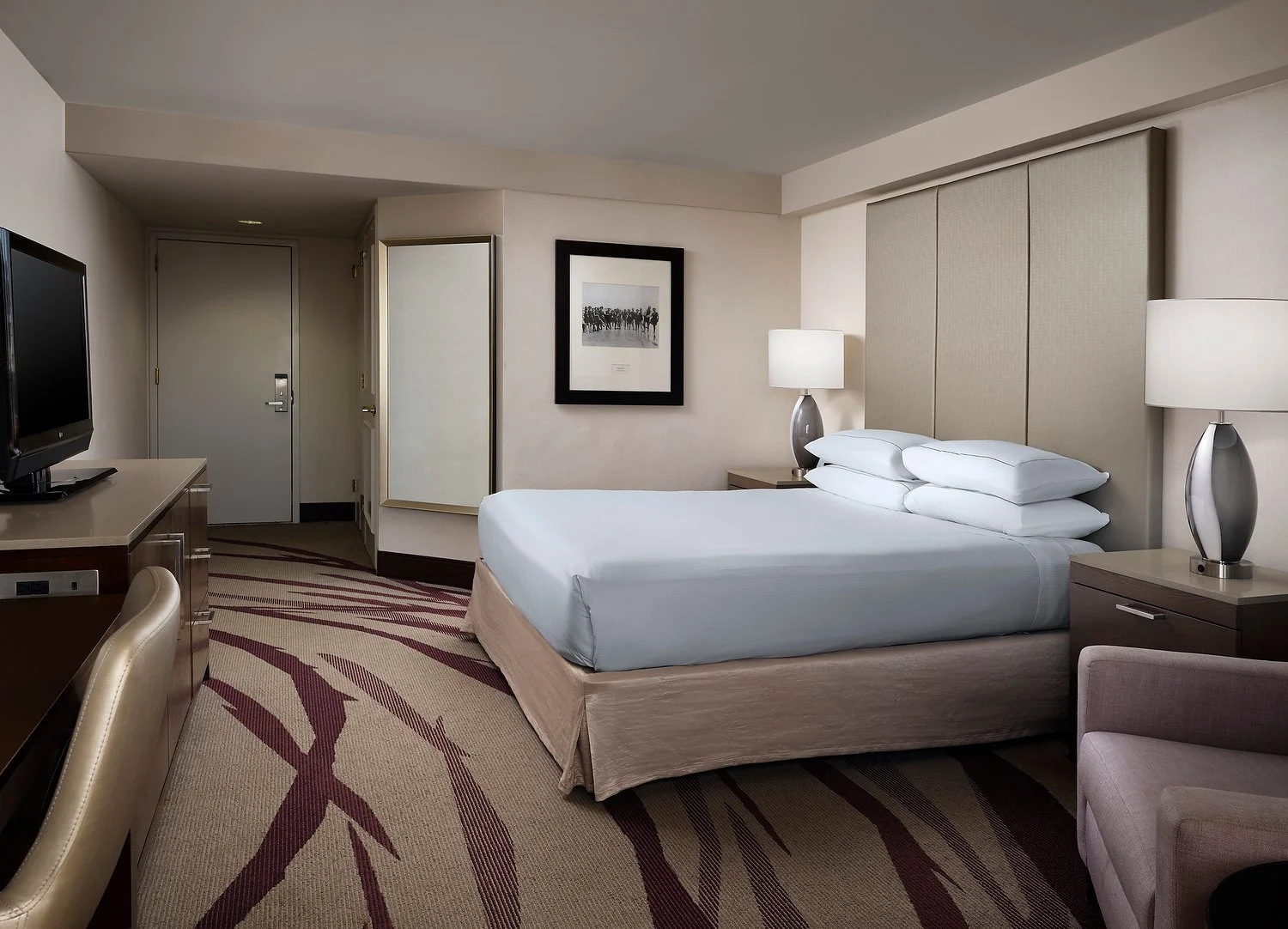 Long Beach Hilton 1530 standard king reverse0.JPEG