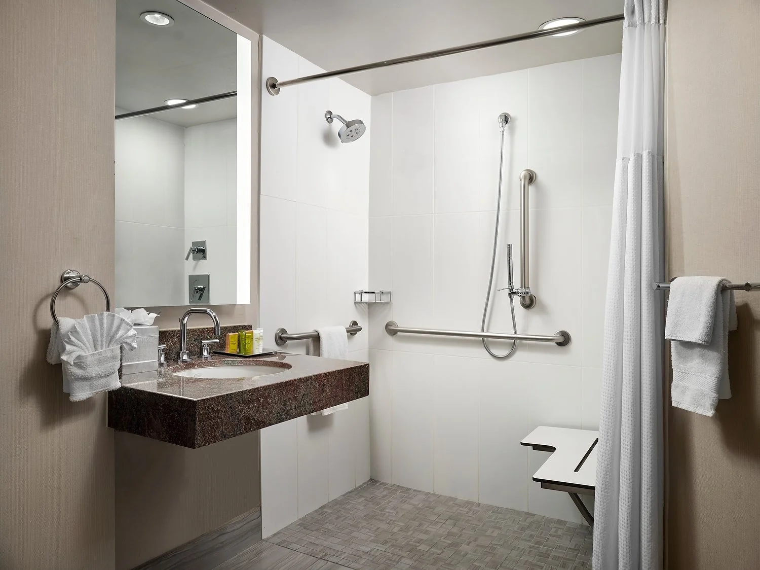 Long Beach Hilton 425 ADA bath.JPEG