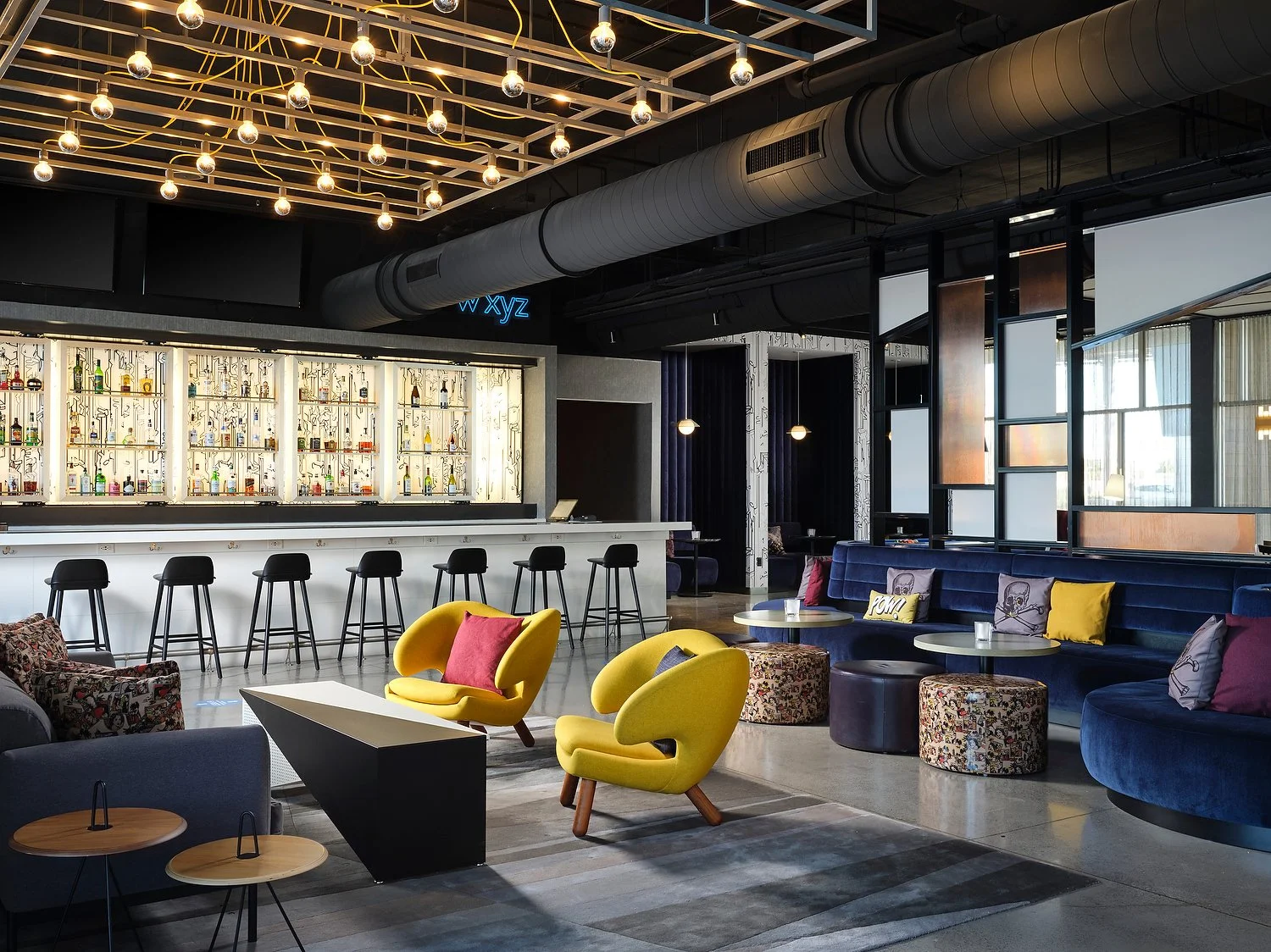 Knoxville lobby toward bar a.JPG