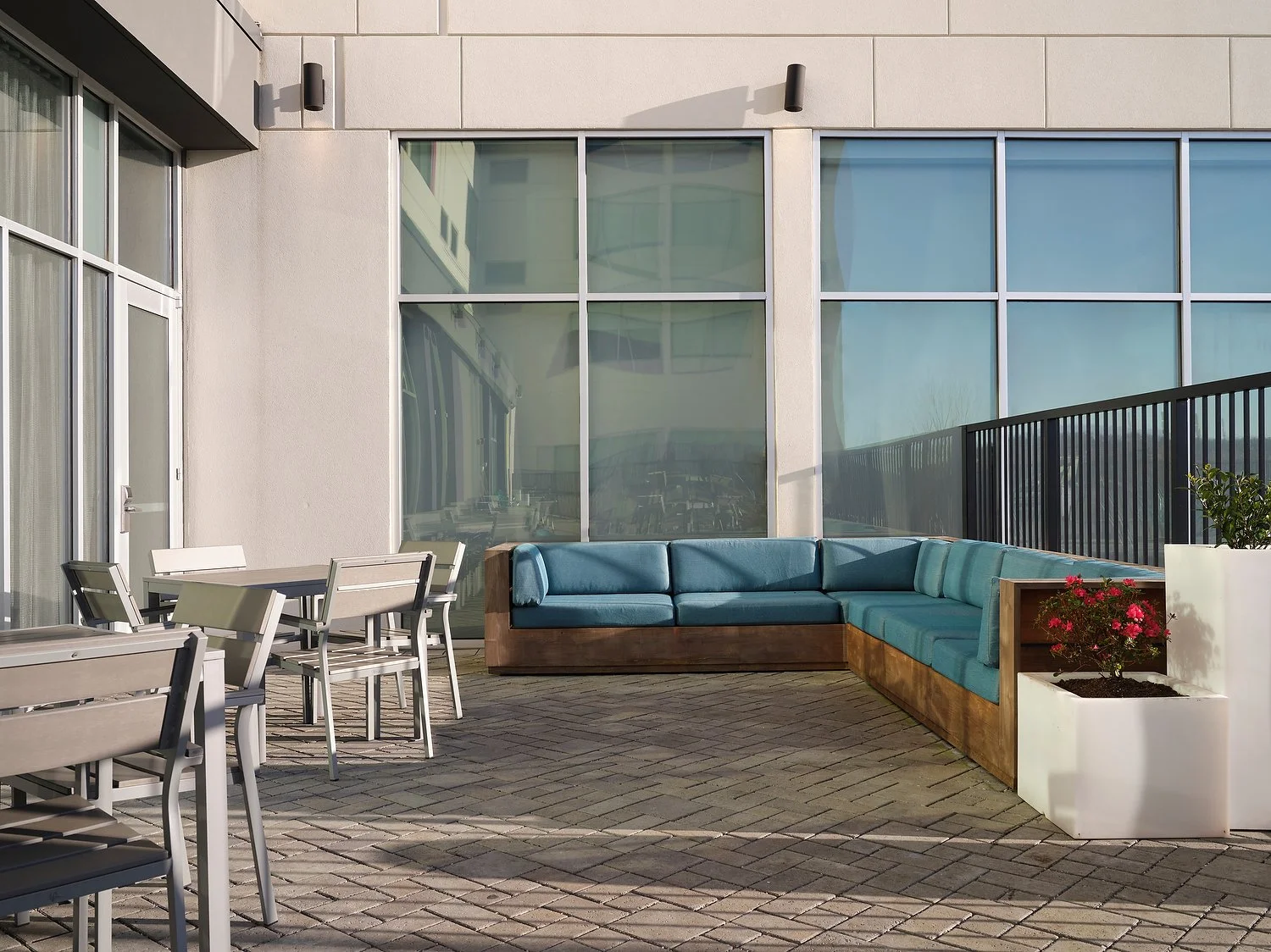 Knoxville Aloft patio area 2.JPG