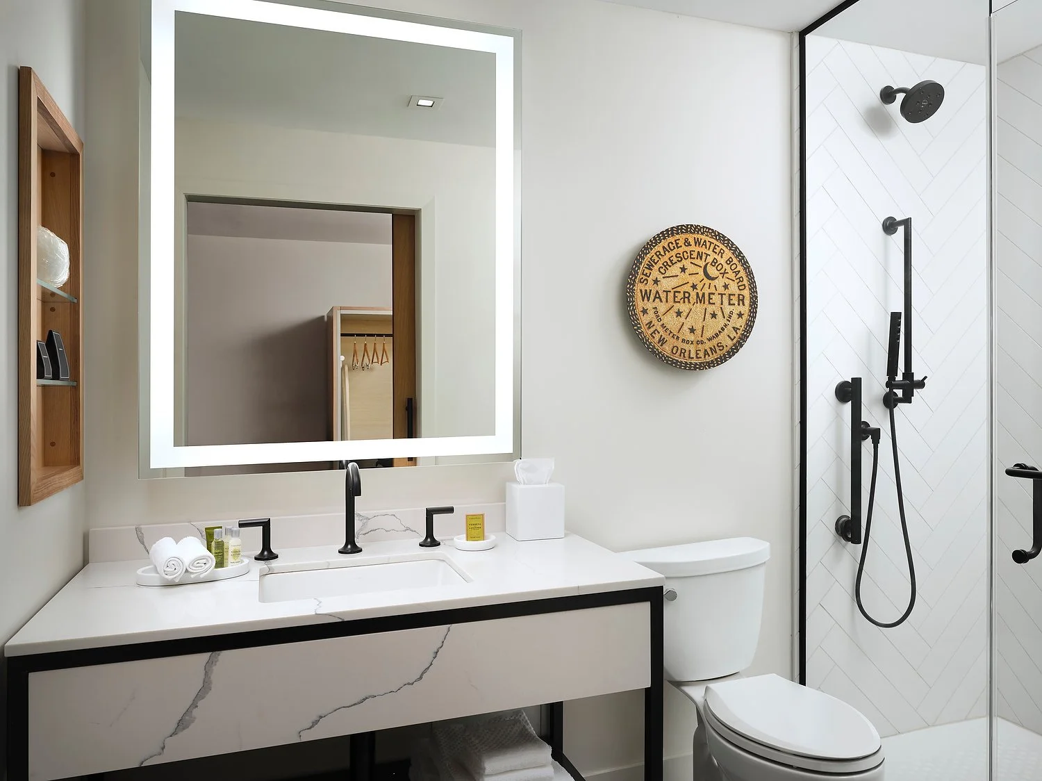 New Orleans Canopy 1414 bathroom0.JPG