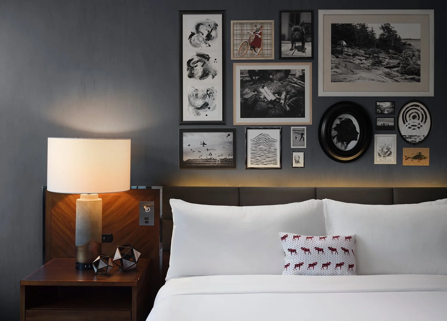 Minneapolis Rennaissance one bedroom suite bed headboard.JPG