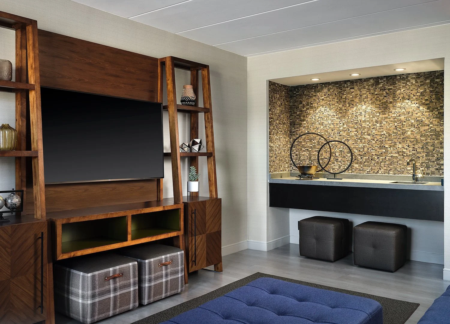 Minneapolis Rennaissance suite wetbar.JPEG