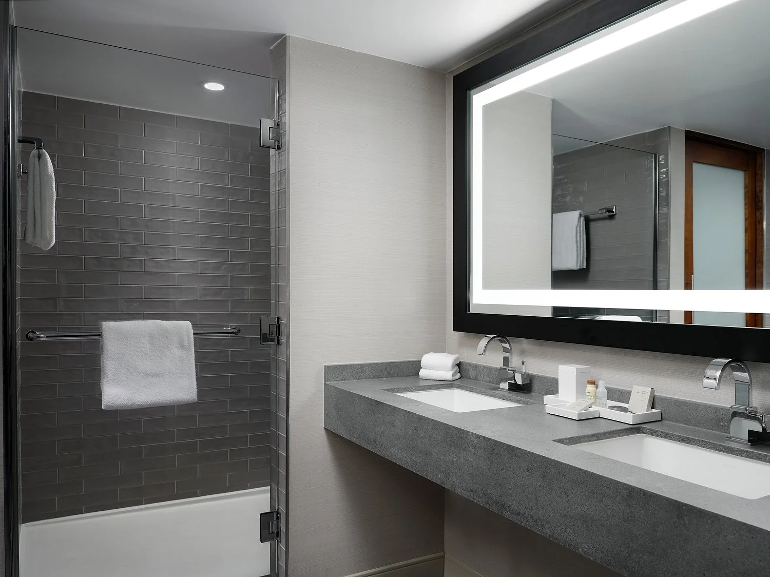 Minneapolis Rennaissance one bedroom suite bathroom2.JPEG