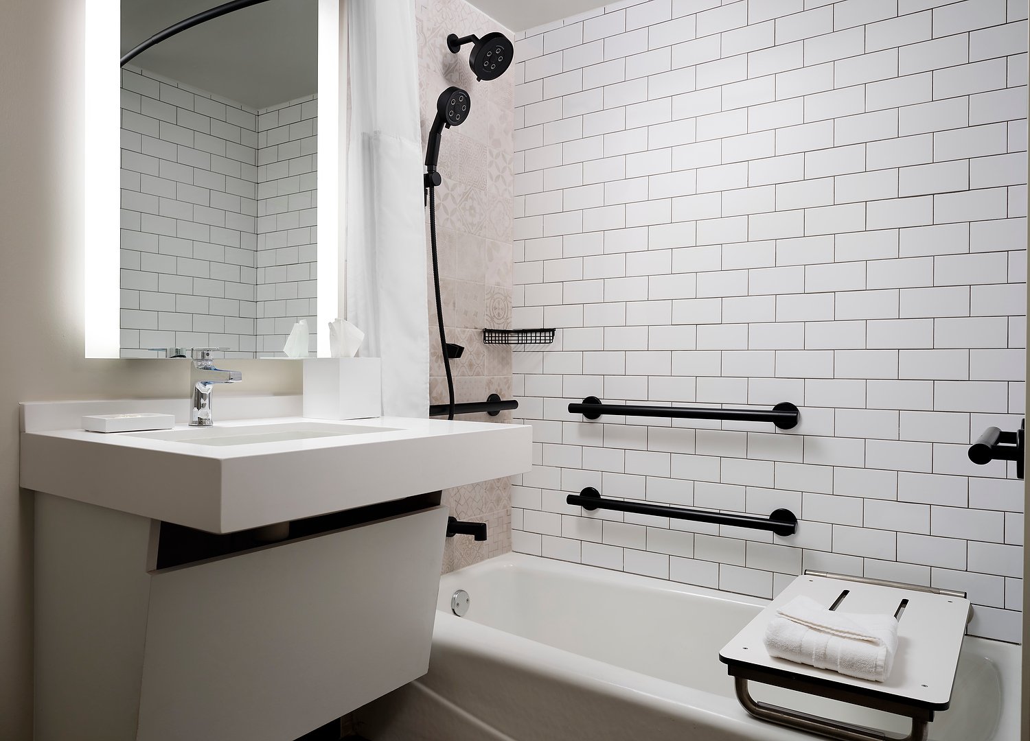 SONESTA 1419 ADA tub 2.JPG