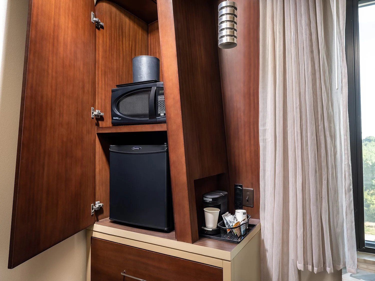 Dallas Grapevine DFW Hyatt Place room 209 ammenities.JPEG