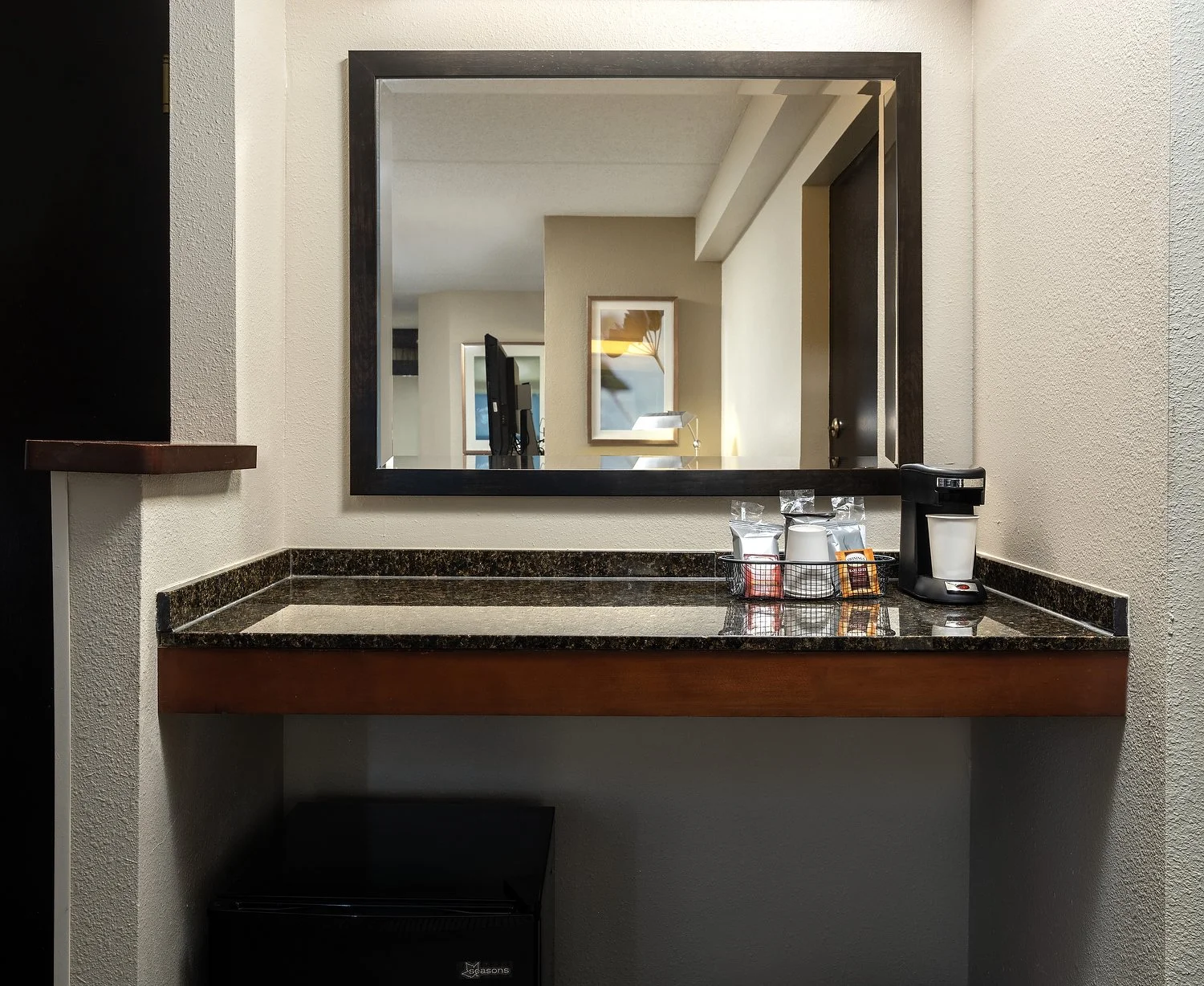 Dallas Plano Hyatt House room 209 ammenities.JPEG