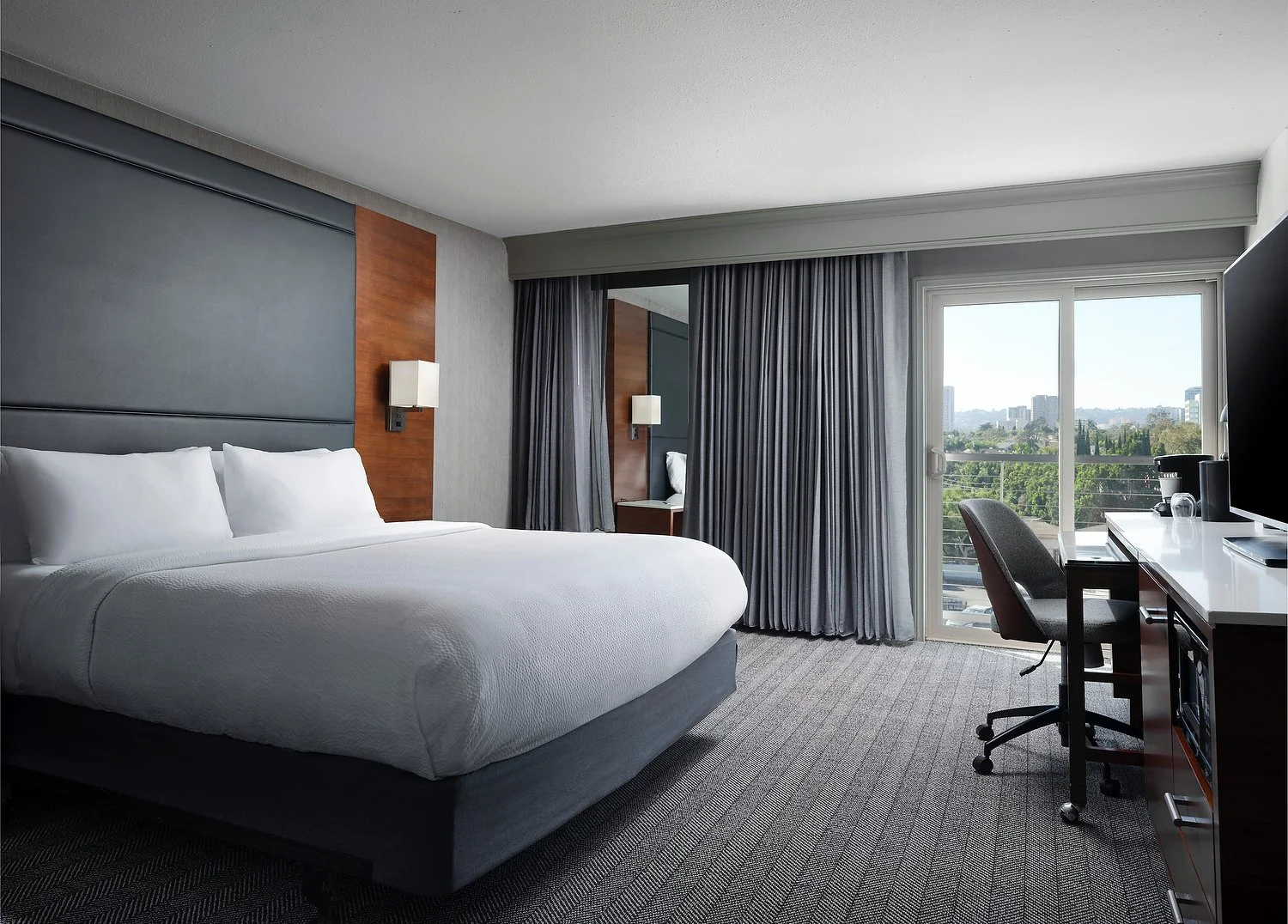 Los Angeles Courtyard ADA roomA.JPEG