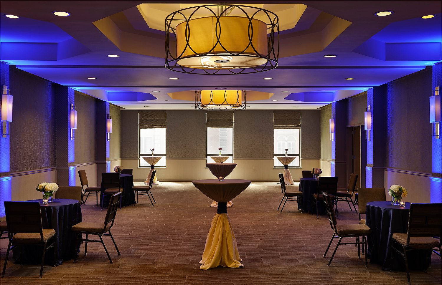 Philadelphia Doubletree dusk reception area 908.JPG