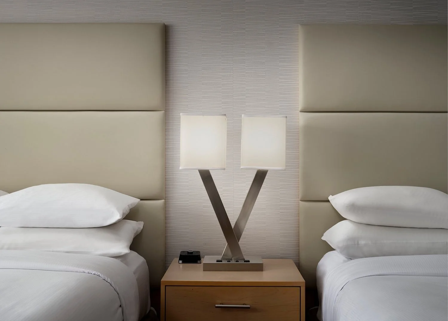 Philadelphia Doubletree 2514 bed detail  1ok.JPEG