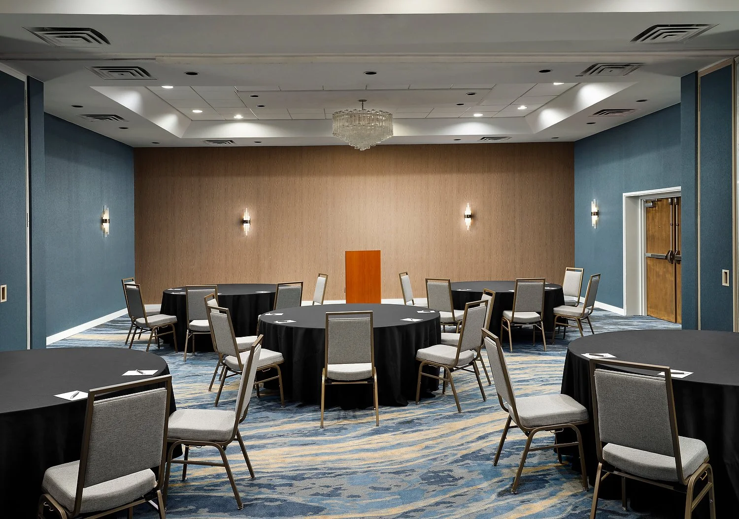 Grand Rapids Sheraton crescent rounds meeting space.JPEG