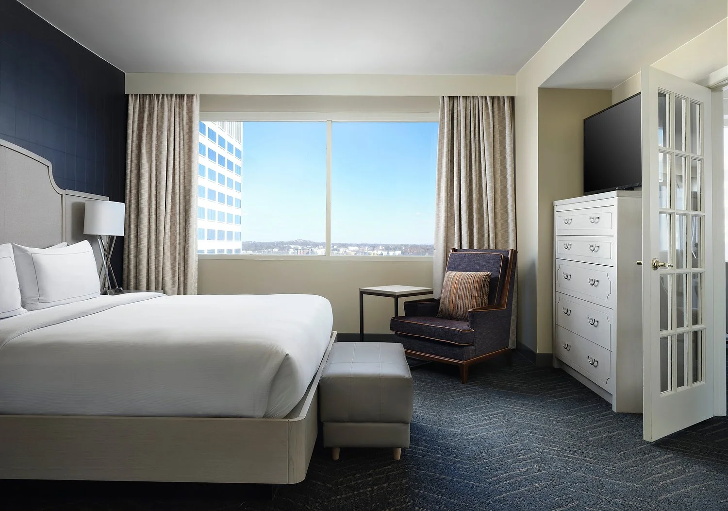 Nashville Doubletree Room931 King Suite.JPEG