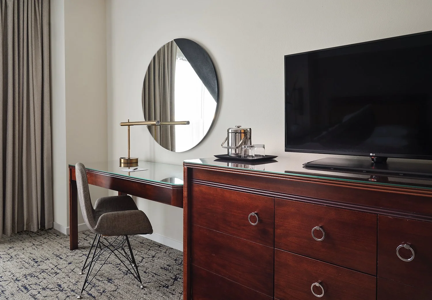 Myrtle Beach guestroom desk area.JPG
