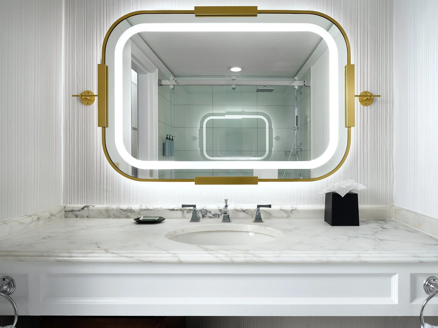 philadelphia westin room 1521  standard king standard vanity shower-PATH.JPEG