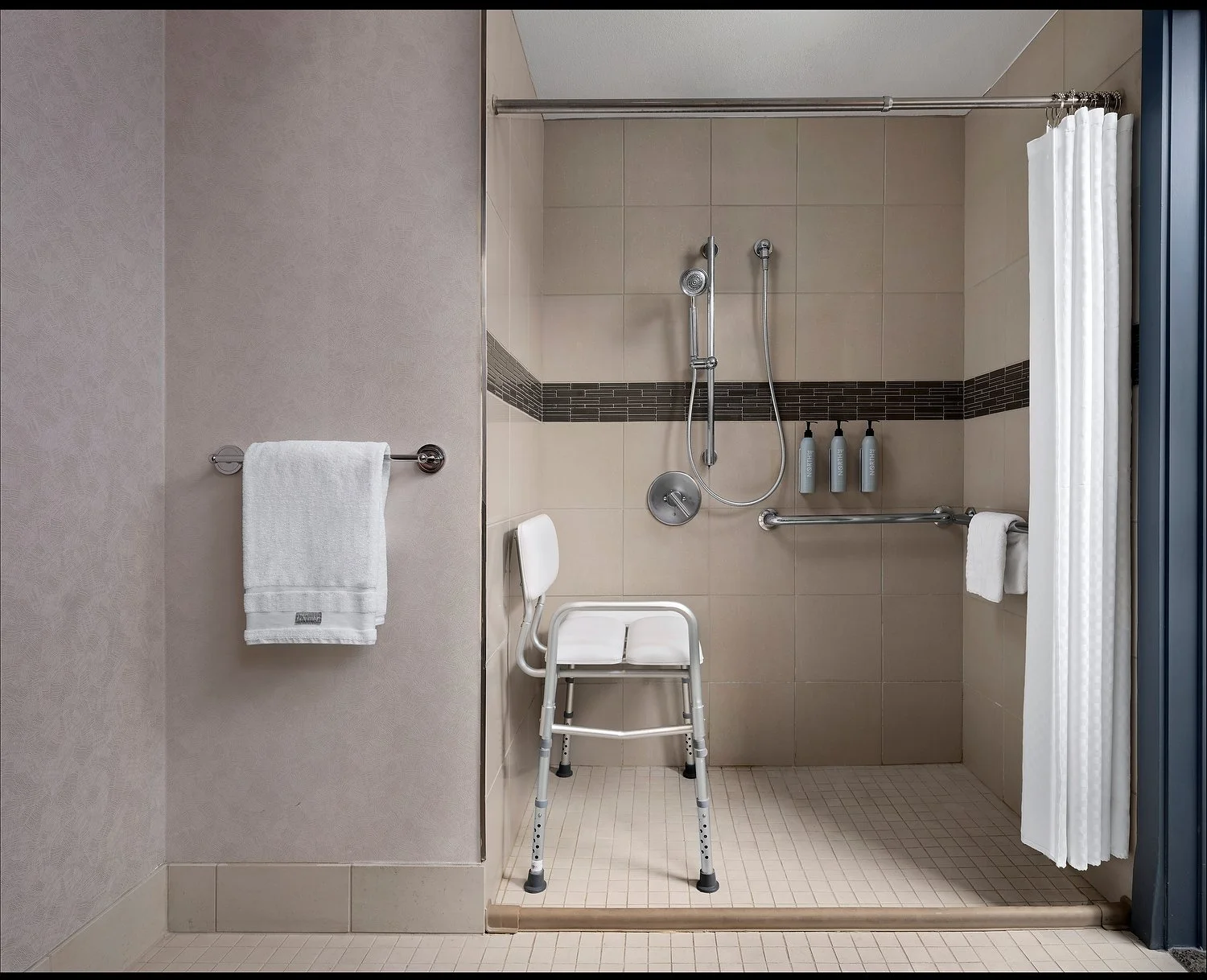 Mammoth Westin 444 Ada Bath Roll in.JPEG