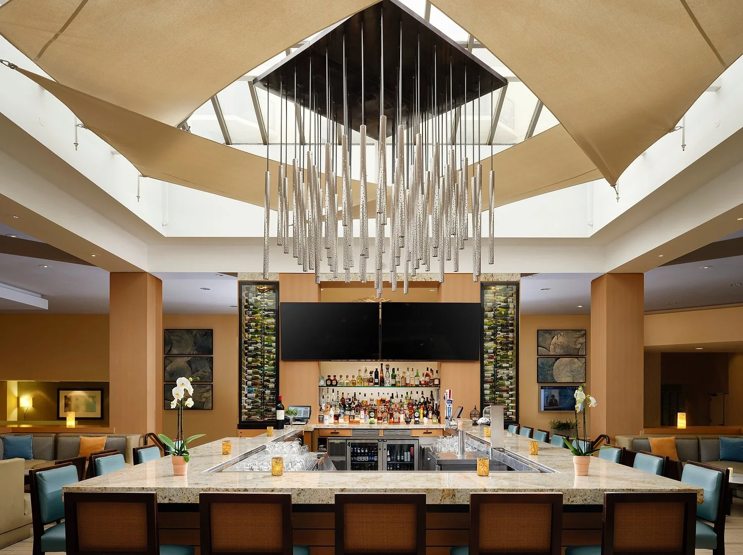 Redondo Beach Sonesta bar stragiht on.JPEG