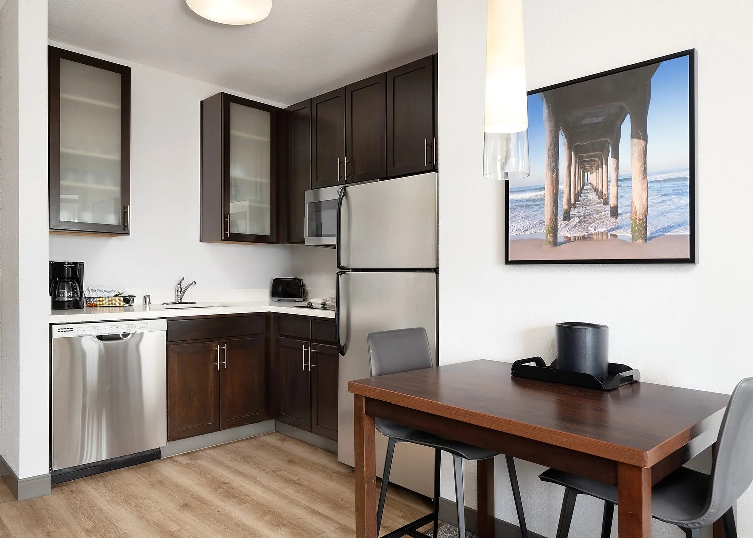 Redondo_Beach_Residence_Inn_RM425_Suite_1_bedroom_suite_kitchen.JPEG