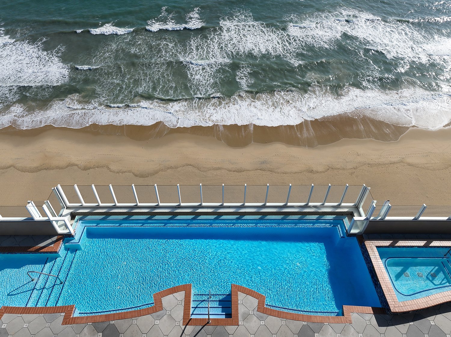 Virginia Beach rooftop pool.JPEG