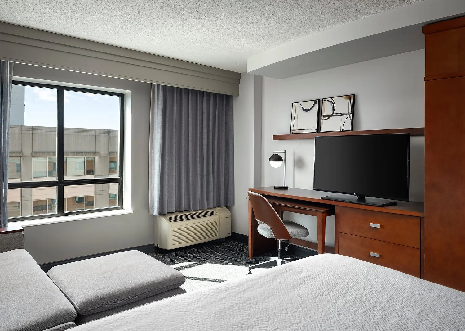 Navy Yard Courtyard - Standard King_V2.JPEG