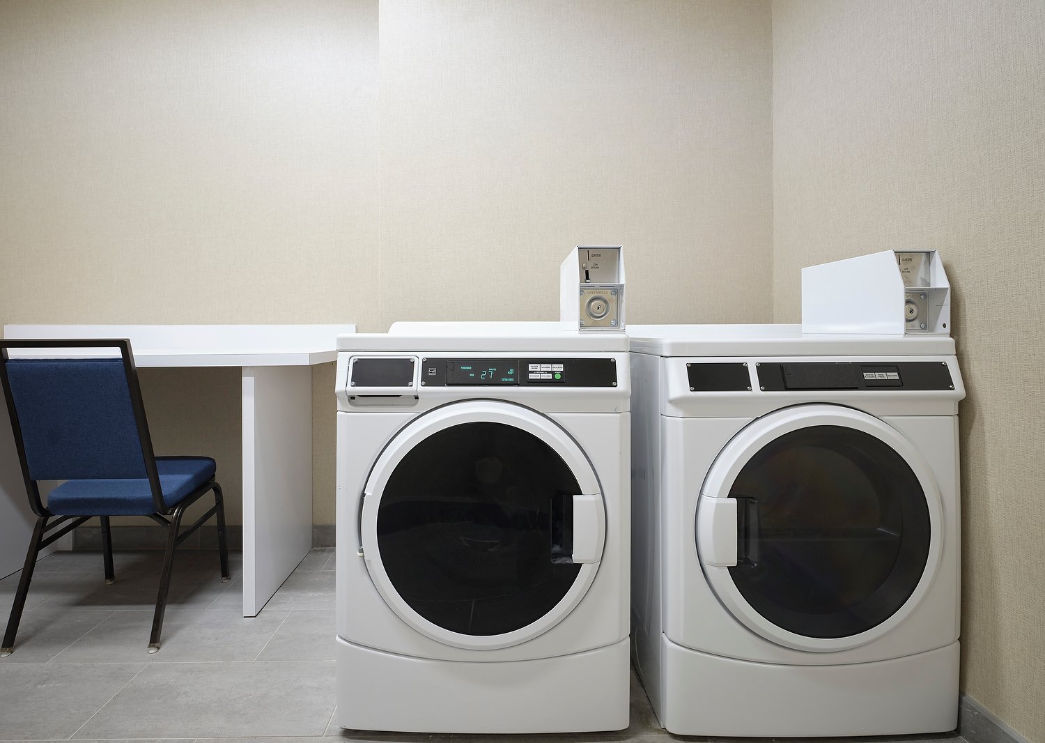 Redmond Hampton Inn guest laundry.JPEG