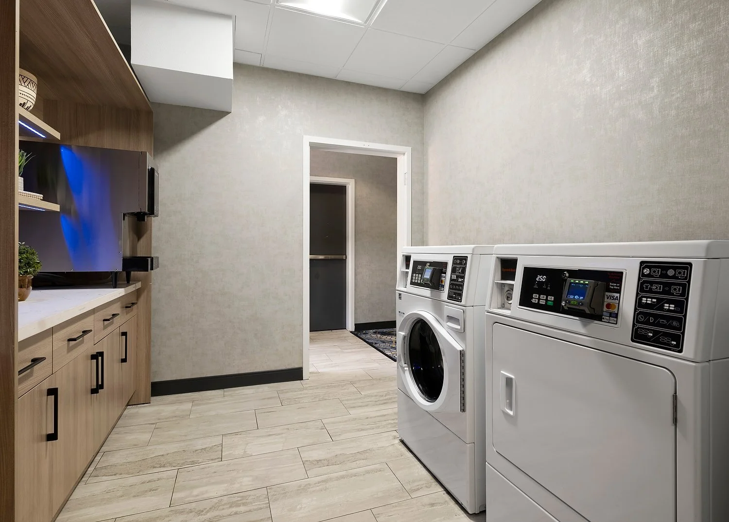 Hurst Hampton Inn - Laundry.JPG