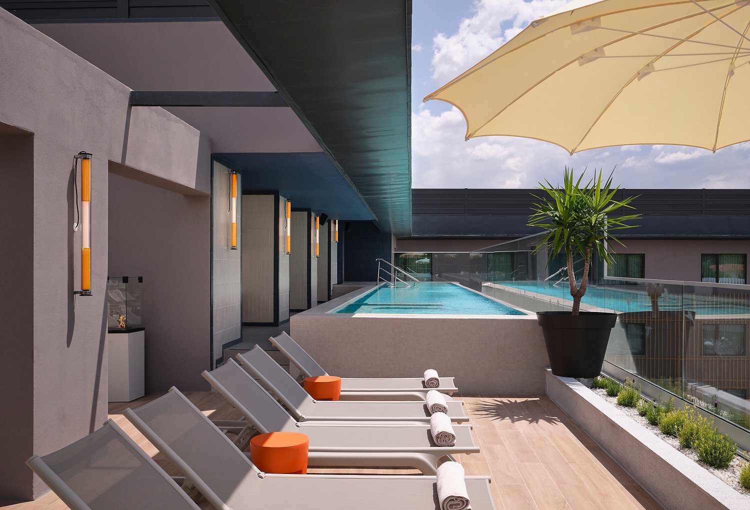 pool chairs both.JPG