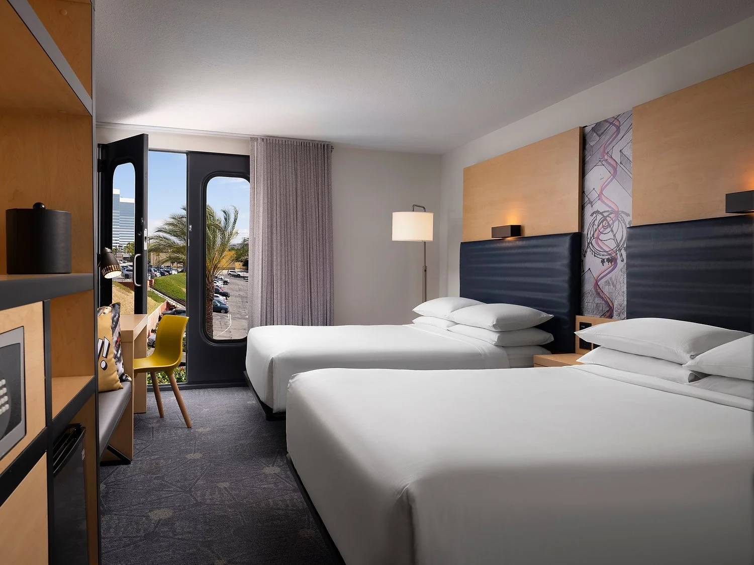 El Segundo Aloft lower floor queen.JPG