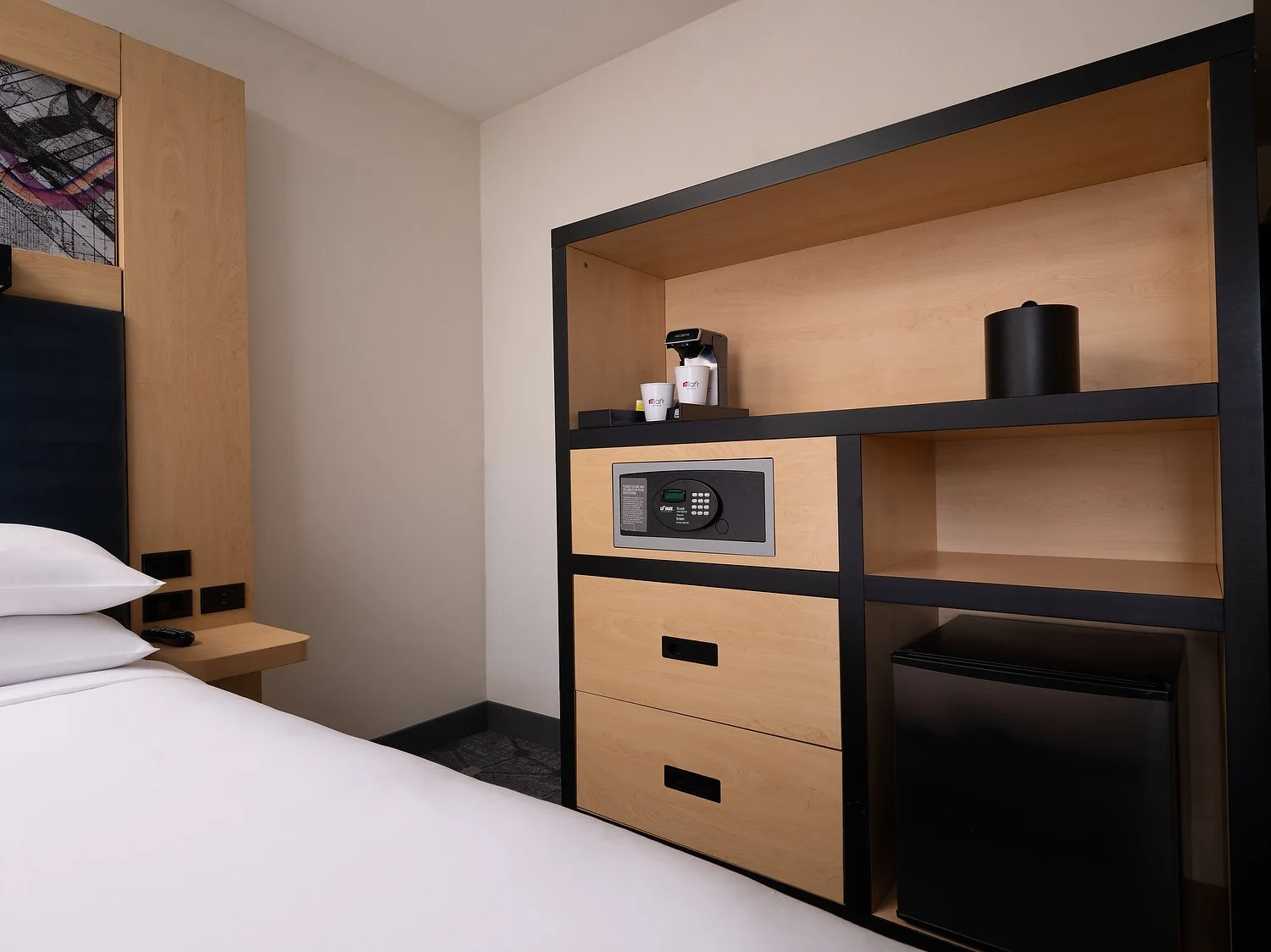 LAX Aloft - Room 912 - King Amenities.JPG