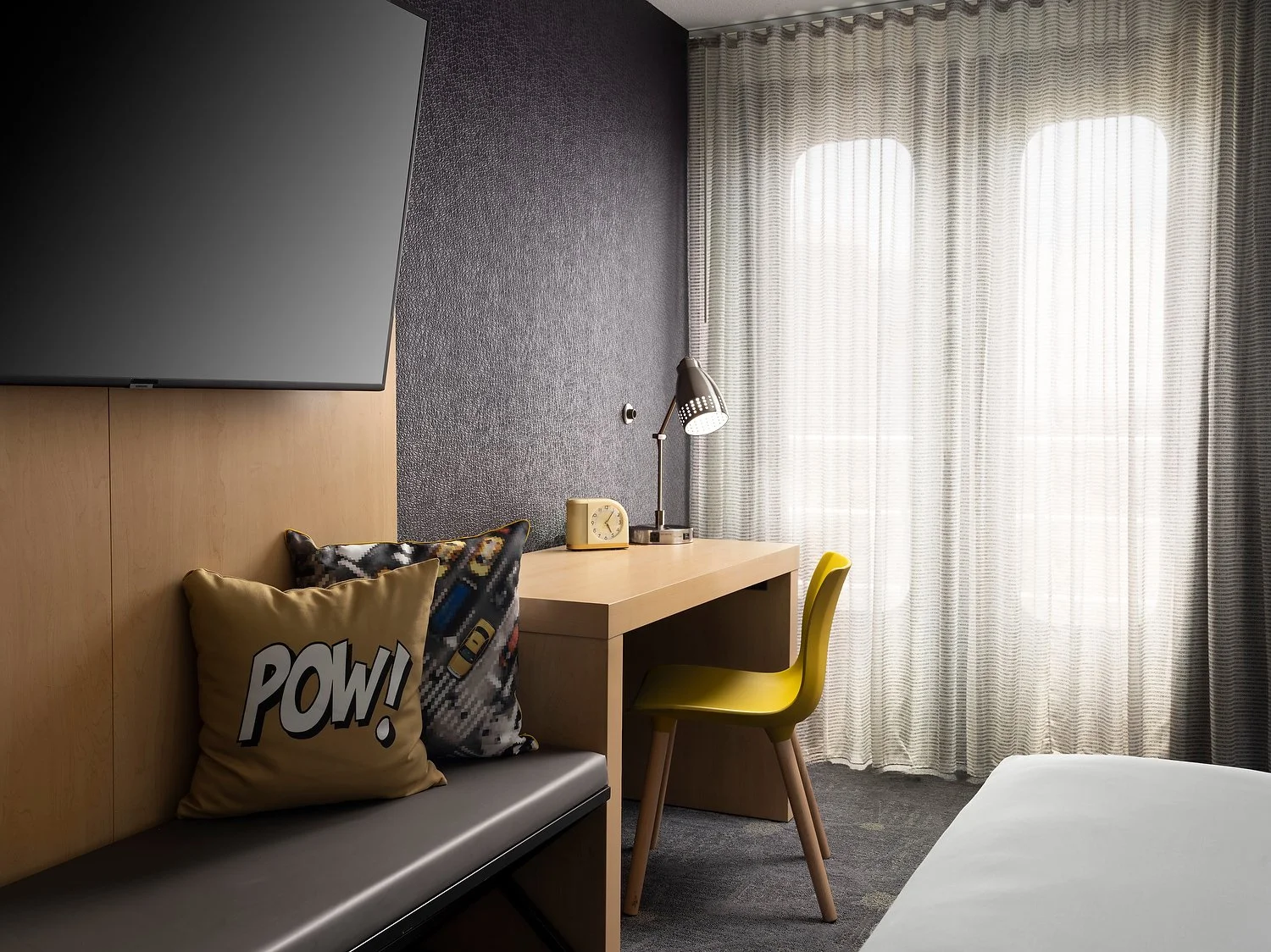 LAX Aloft- Room 912 - King TV Desk Area.JPG
