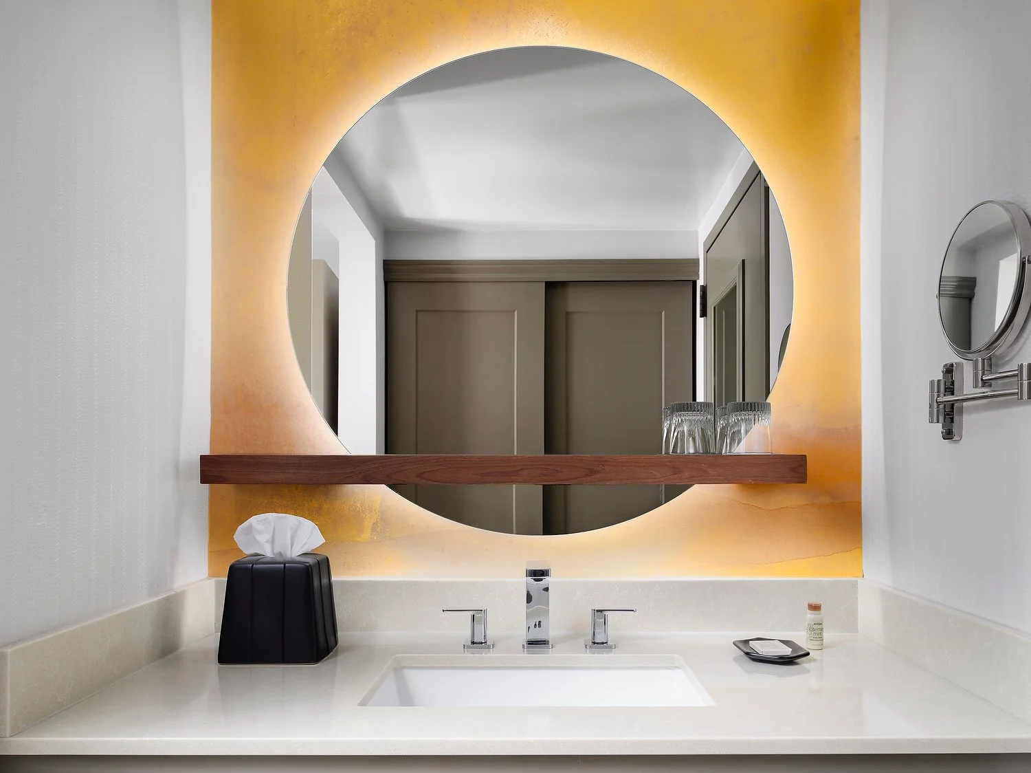 RENAISSANCE BOULDER room 721 studio king w-sofa bed bath-vanity pi.JPEG