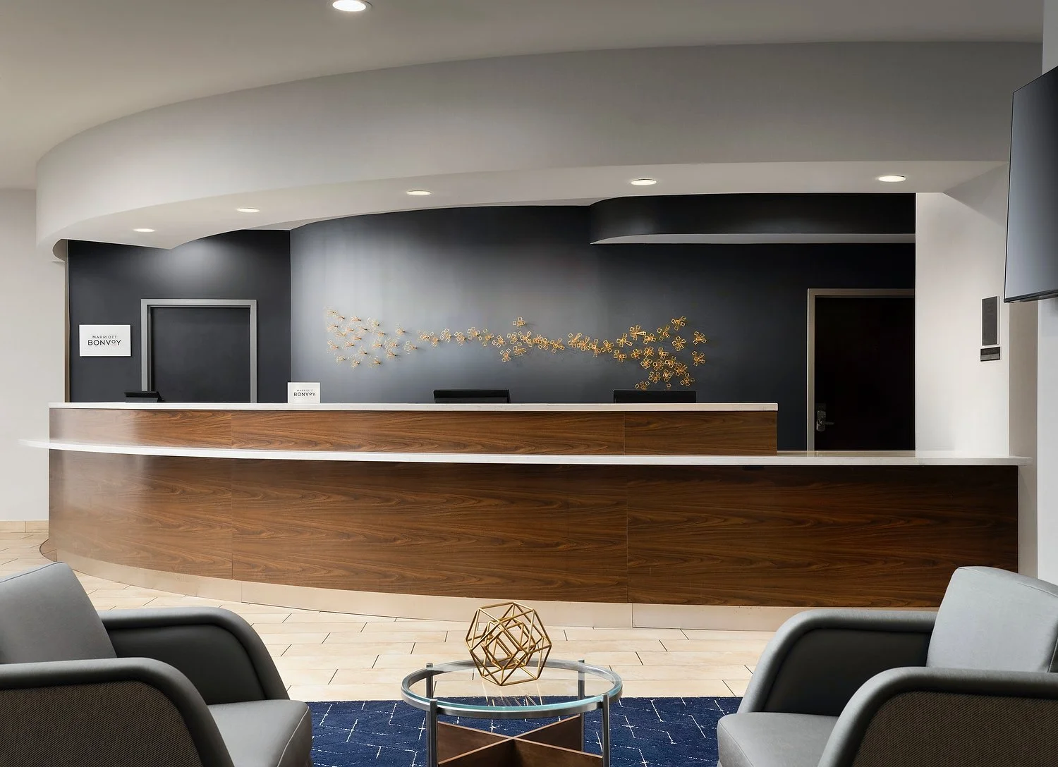 Washington DC Courtyard front desk.JPG