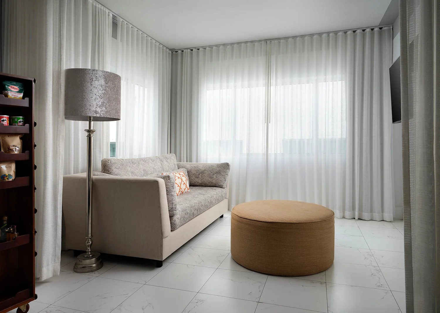 Maiami  Sonesta room 316 w�sofa studio suite living area.JPEG