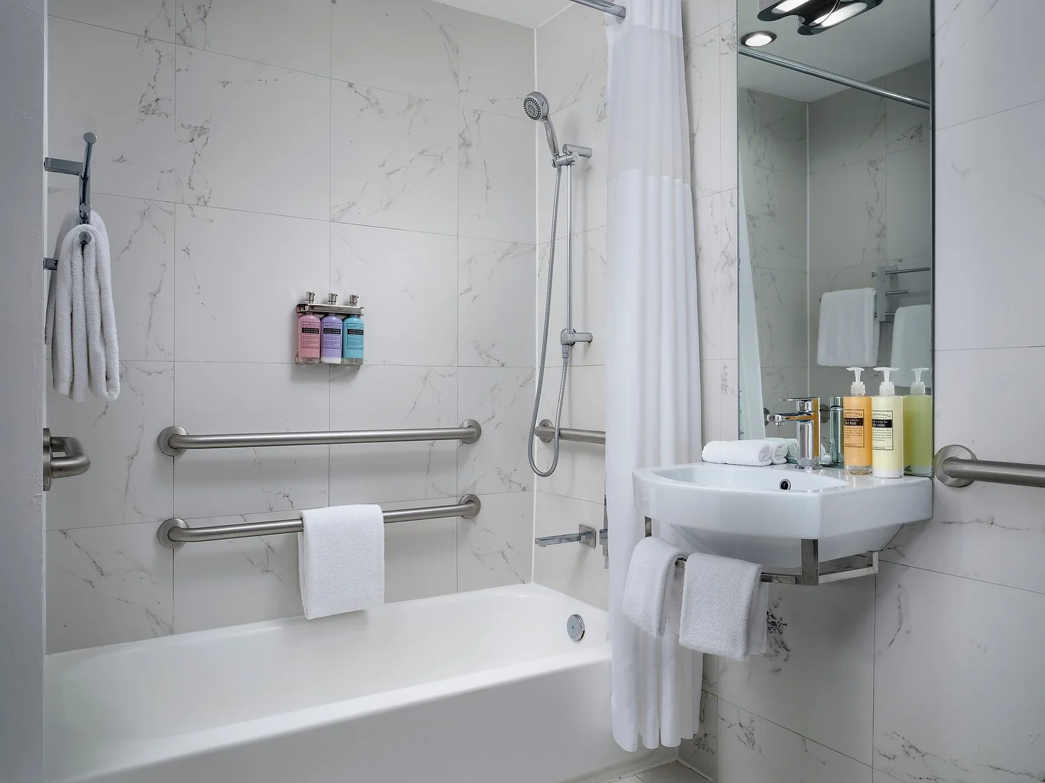 Maiami  Sonesta room 342 ADA BATH Tub fix.JPEG