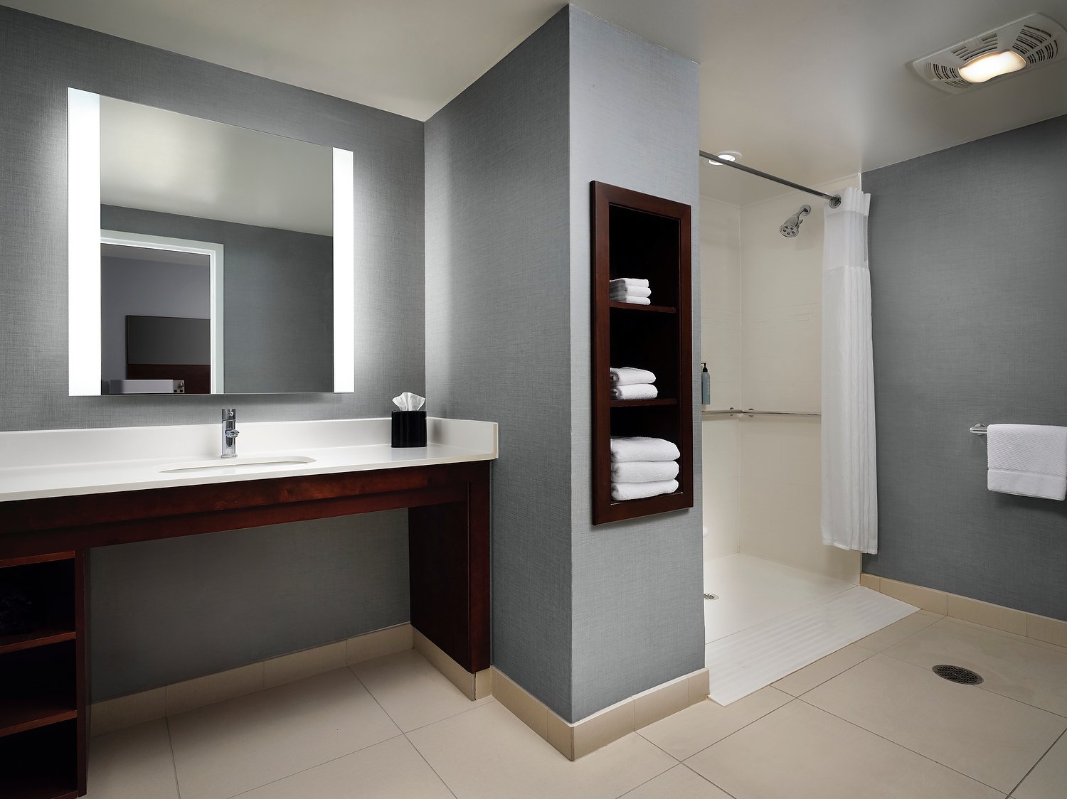 Green Bay  RI room 102 ADA BATH ROLL-IN.JPG