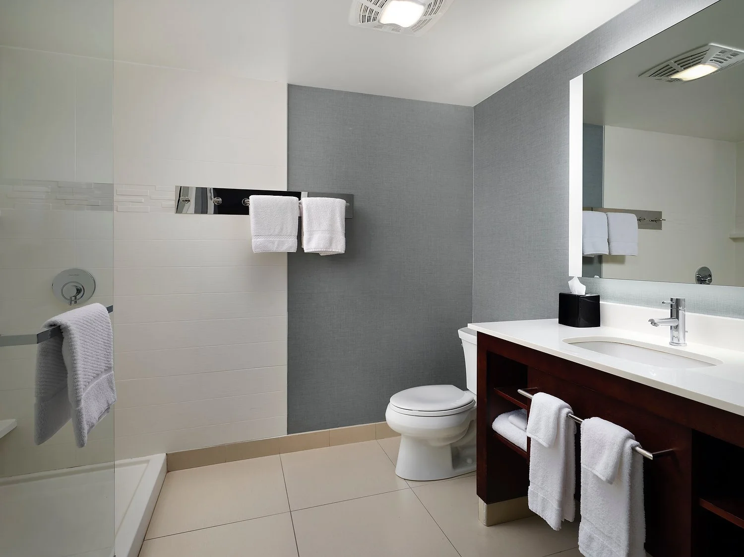 Green Bay  RI room 113 1 bedroom 2 queen BATH.JPG