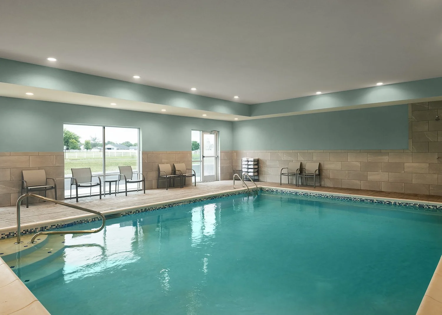 Lima Holiday Inn Express pool.JPG