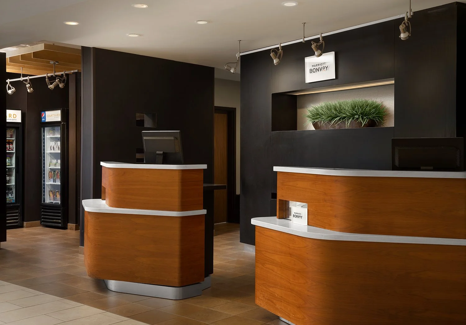 CY_HDCCY_front_desk.JPG