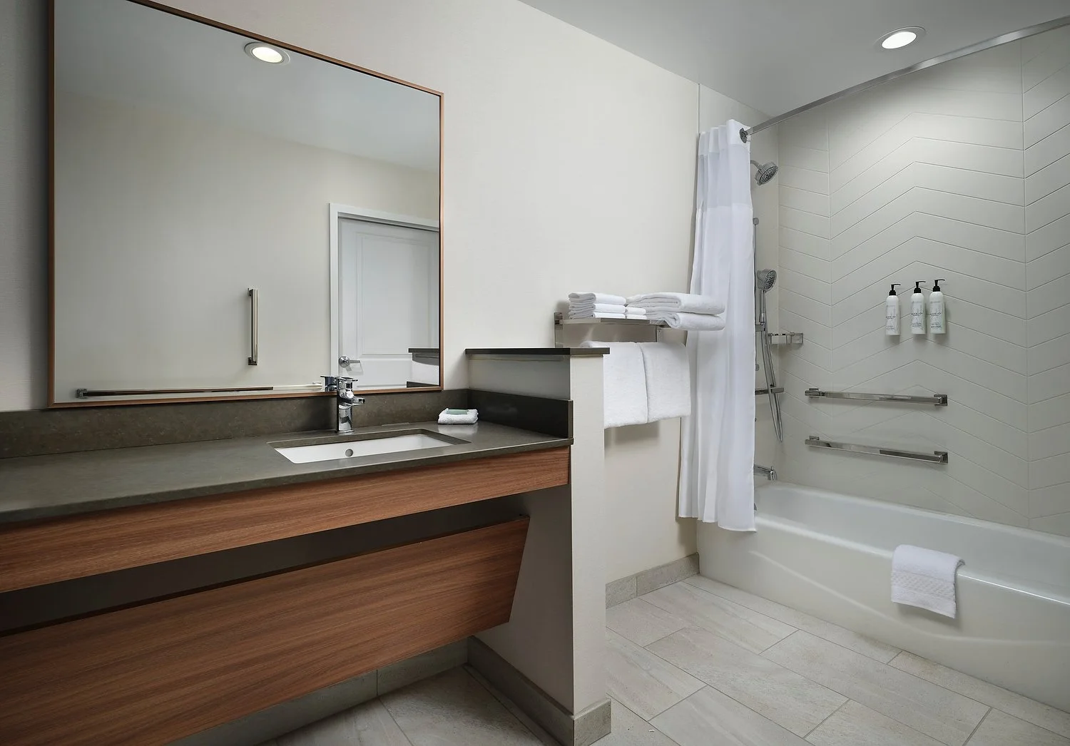 BARSTOW FF room 102 ADA BATH Tub v2.JPG