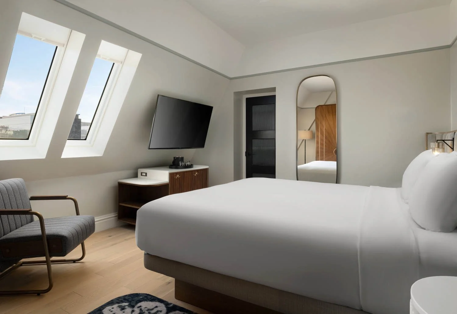 Rm 709 - Skylight Room.JPG