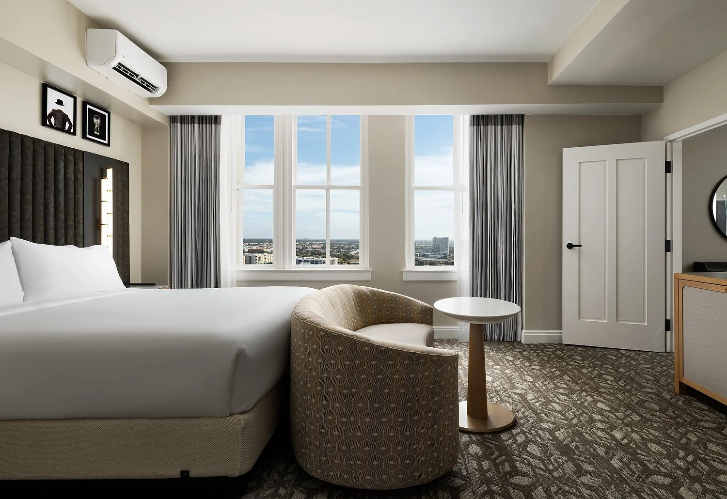Tampa Hotel Flor room 1601 1 bedroom king.JPG