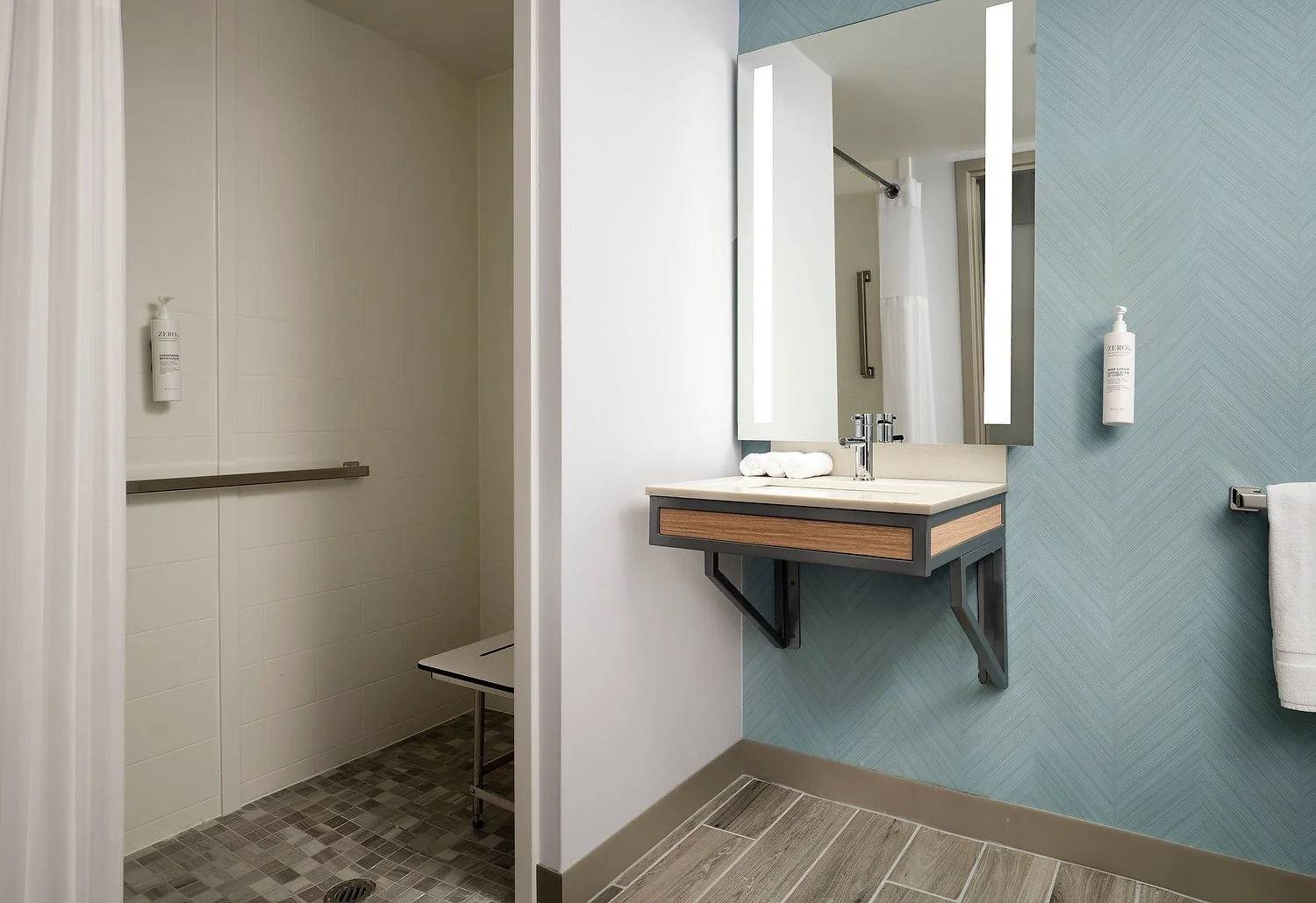 HGI BOSTON room 118 ADA king bath roll-in.JPG