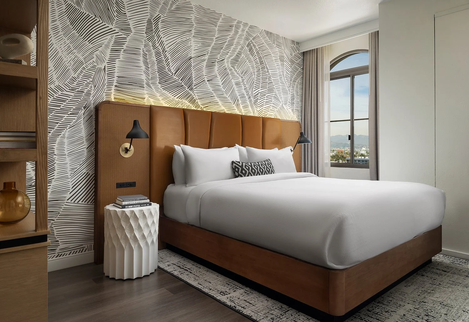 TH_LAXRB_LAXRB_Room716_King_Studio_Bed.JPG
