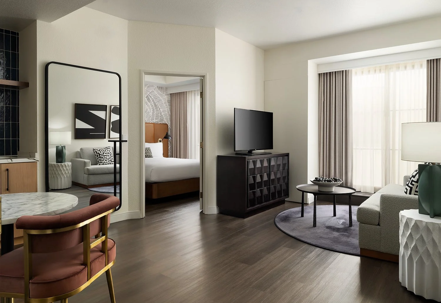 TH_LAXRB_Room_703_1_Bedroom_Suite.JPG