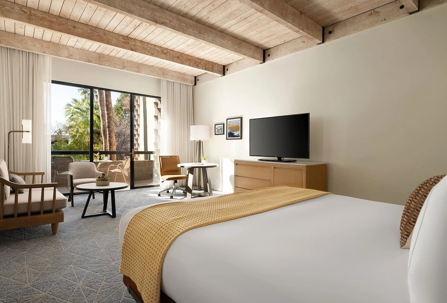 Scottsdale DoubleTree - Room 3206 - Premium Courtyard view King Props VU.JPG