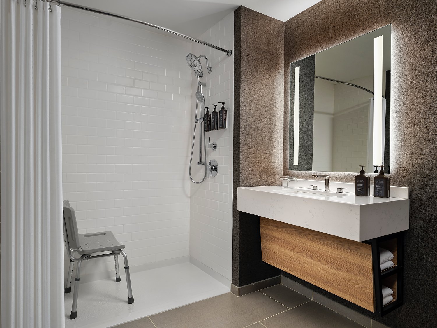 SHE_ERISI_SHERATON_ERIS_room_809_ADA_BATH_ROLLIN_shower.JPG