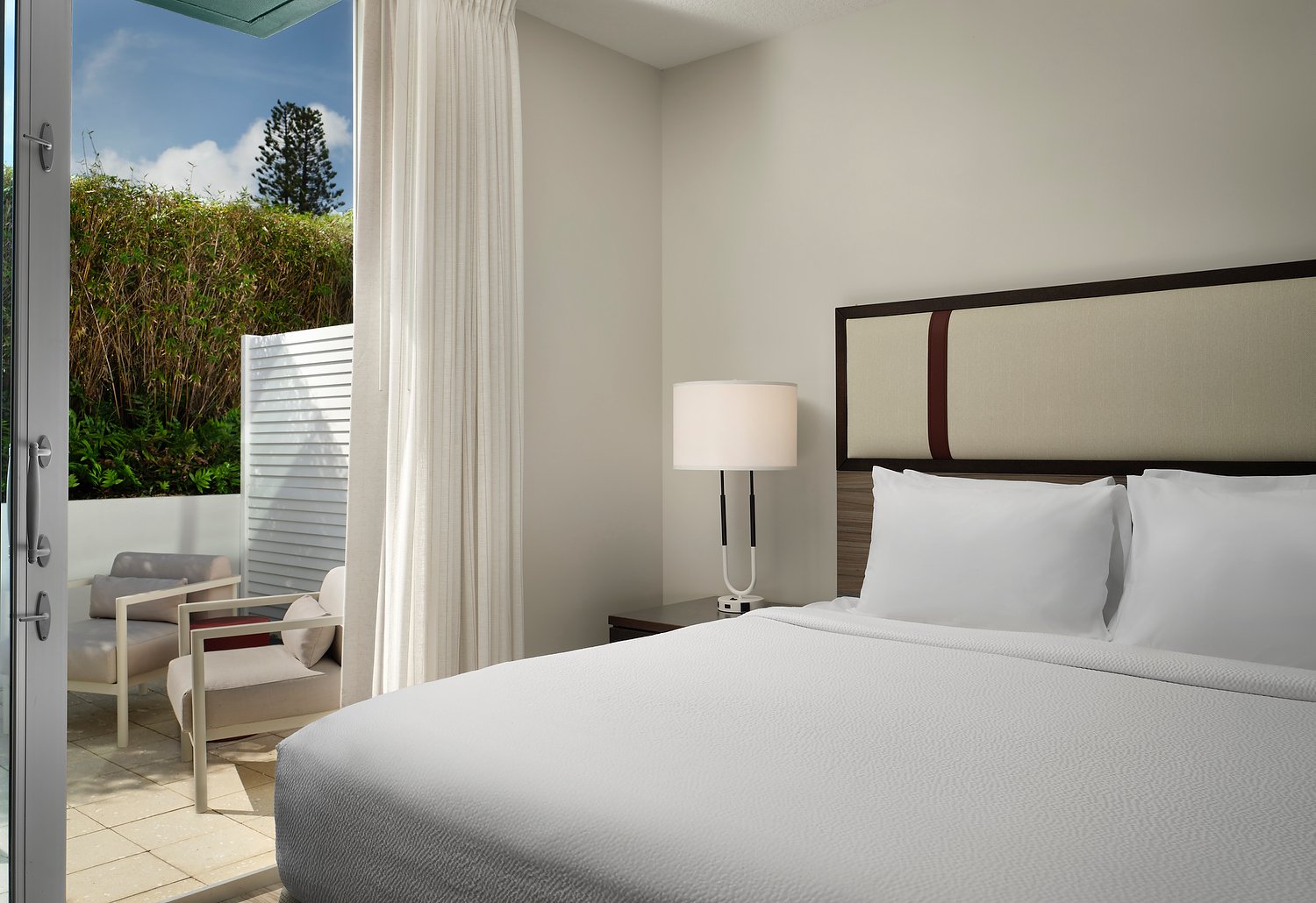 RI_MIAX_Room_330_king_terrace_view.JPG