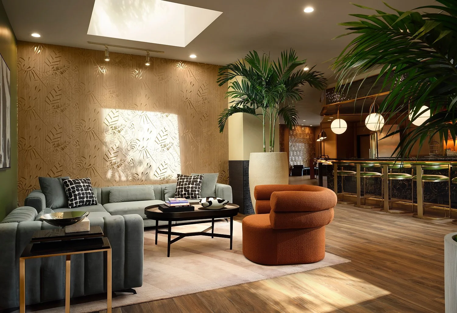 RI_LAXTW_lobby_sofa_sitting_area.JPG